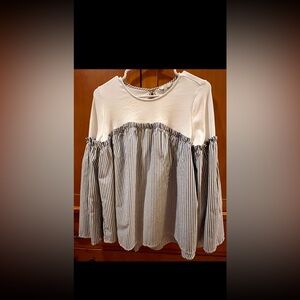 CROWN & IVY
SIZE SMALL
GORGEOUS SUMMER TOP